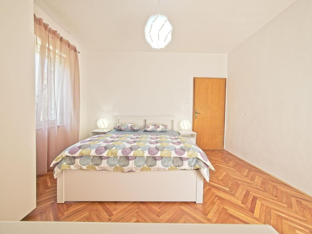Apartman Nikica Постира Екстериор снимка