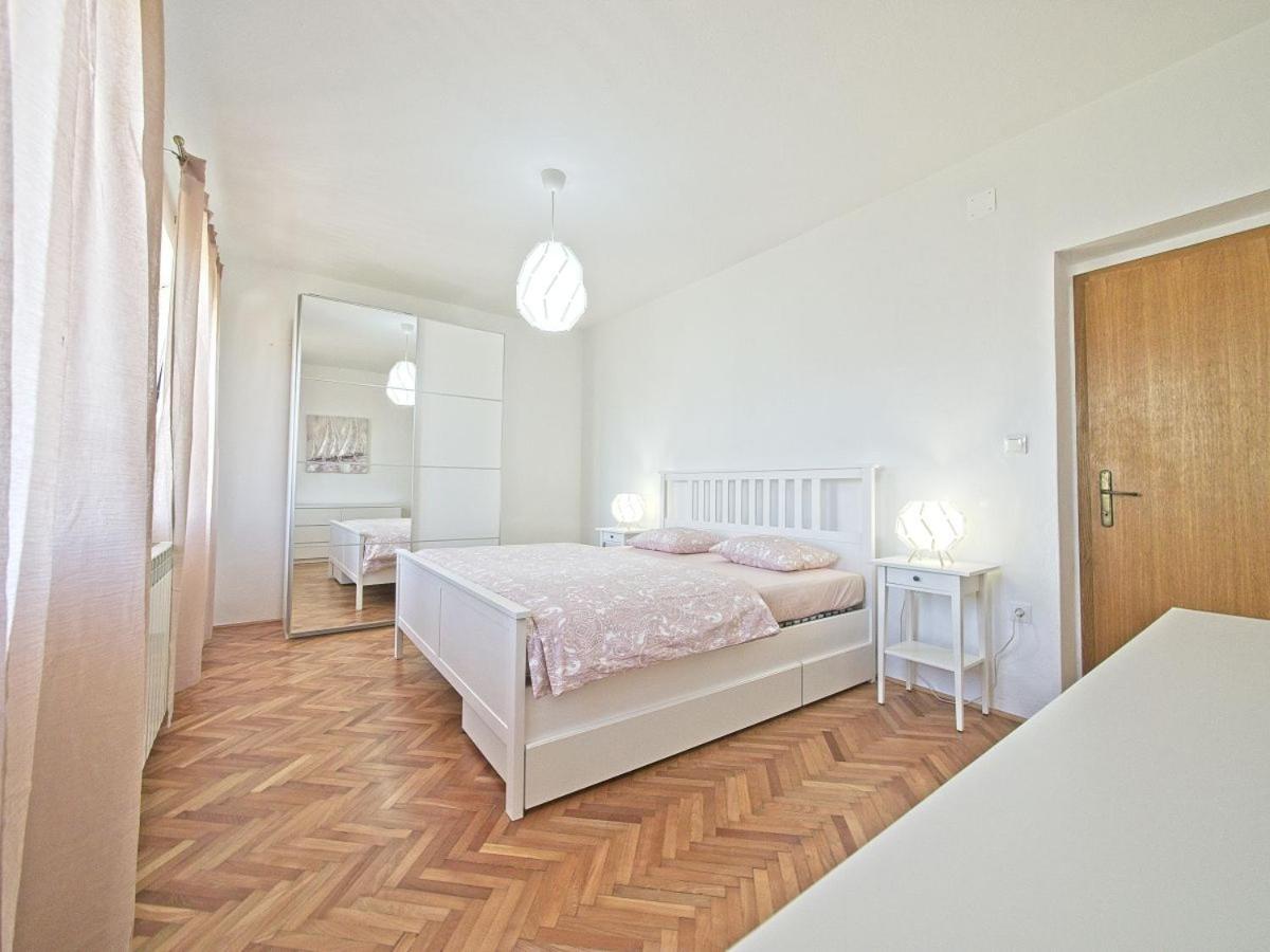 Apartman Nikica Постира Екстериор снимка