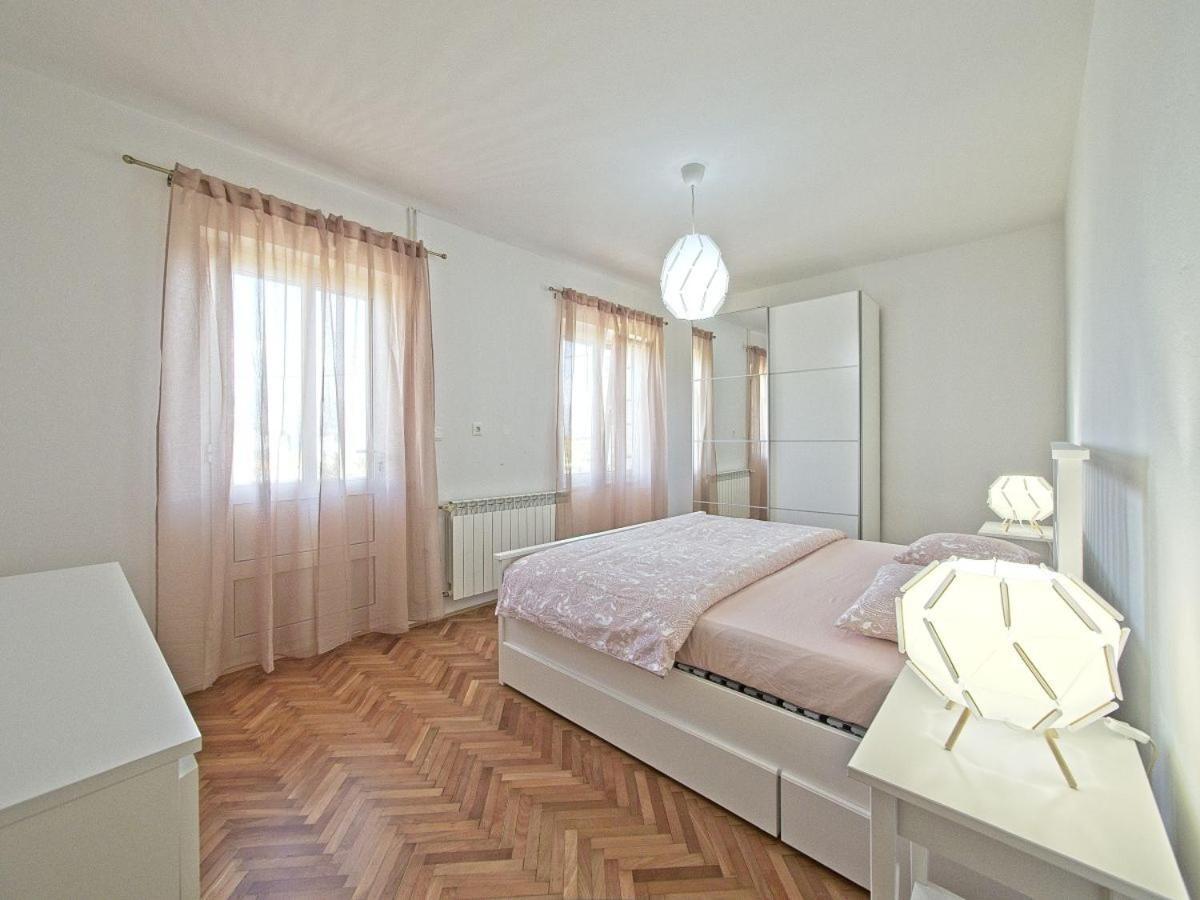 Apartman Nikica Постира Екстериор снимка