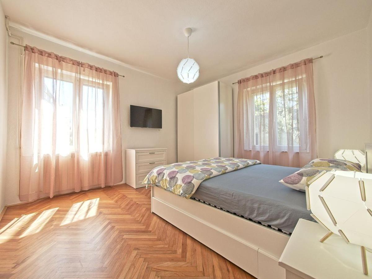 Apartman Nikica Постира Екстериор снимка