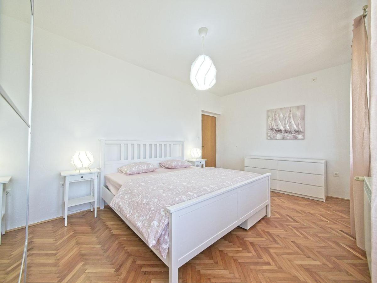 Apartman Nikica Постира Екстериор снимка