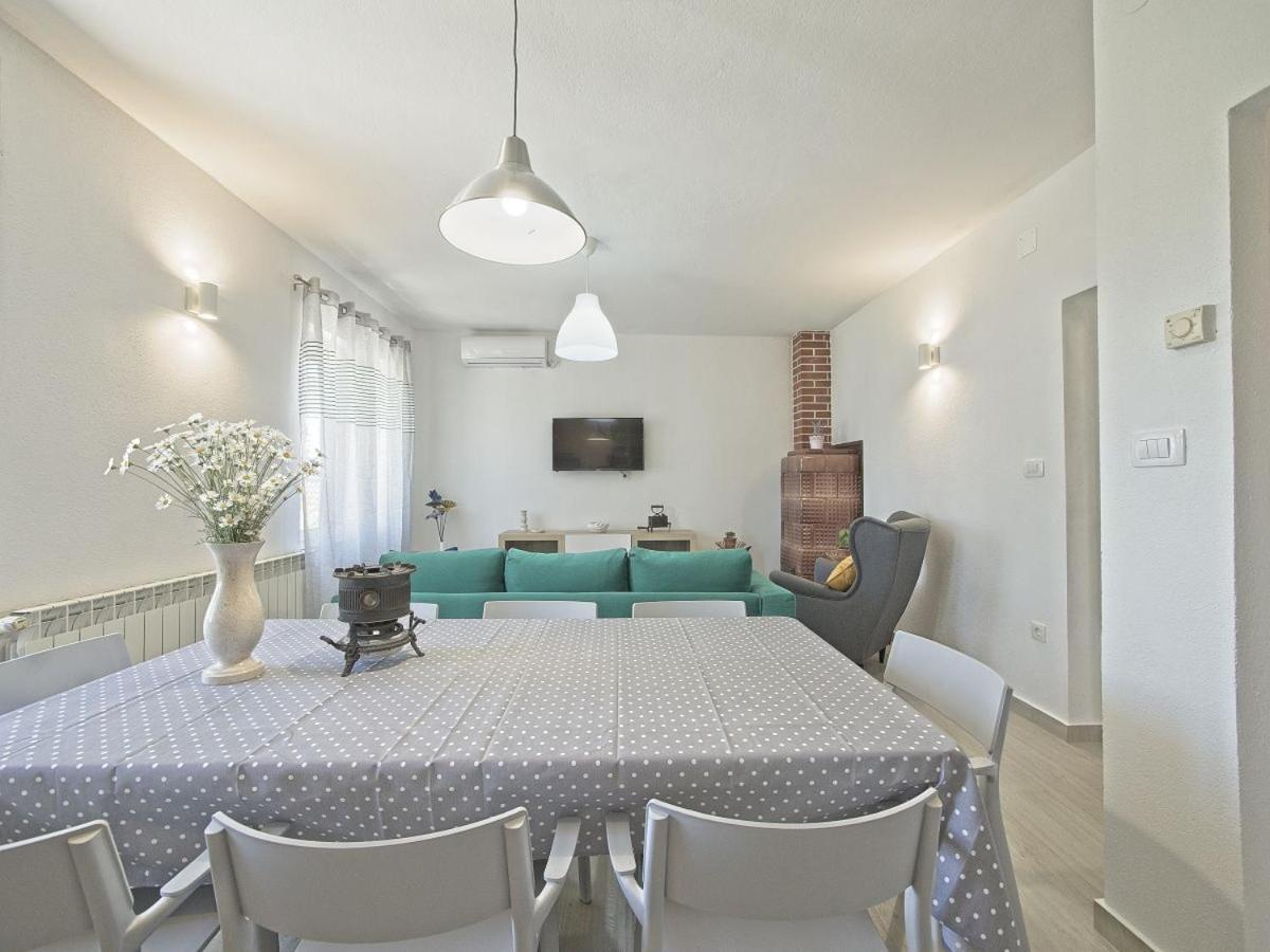 Apartman Nikica Постира Екстериор снимка