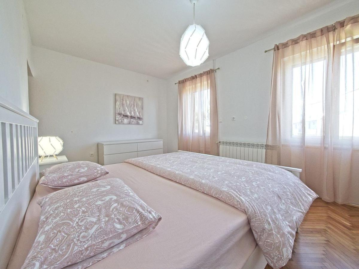 Apartman Nikica Постира Екстериор снимка